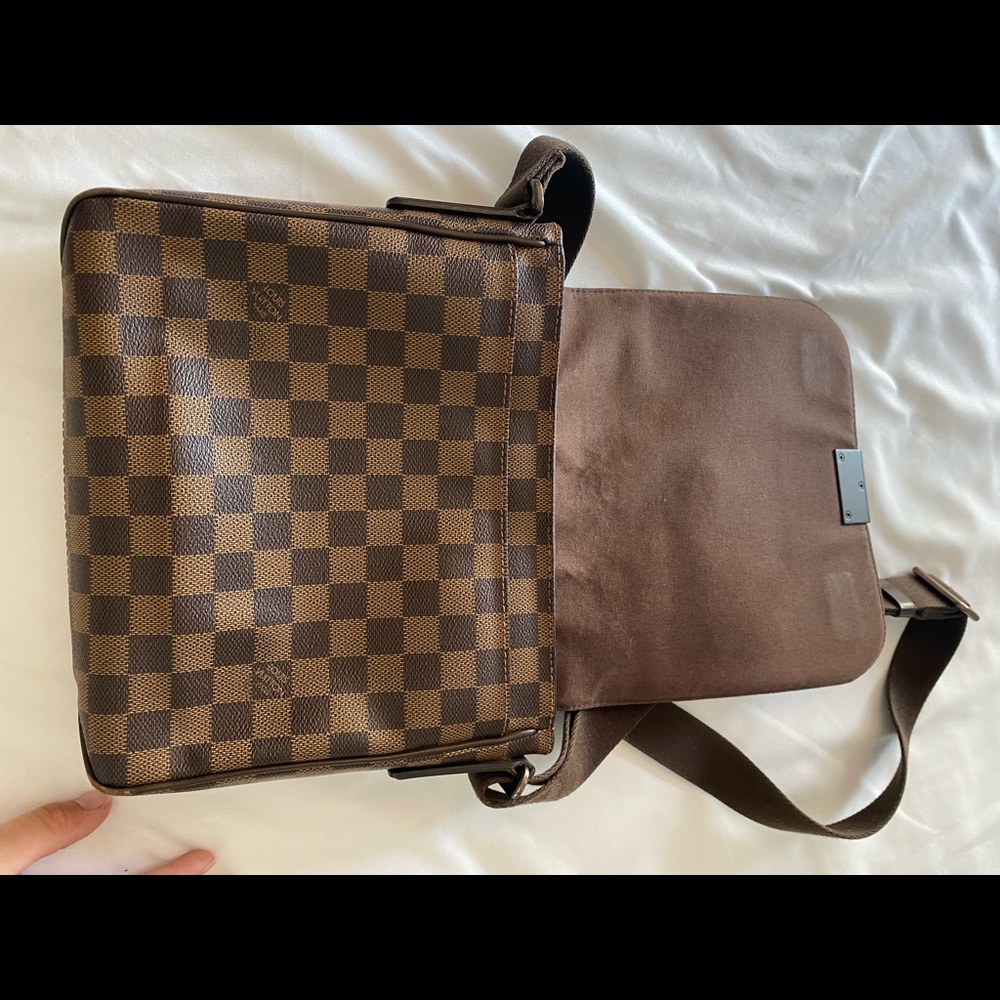 Authentic Louis Vuitton crossbody